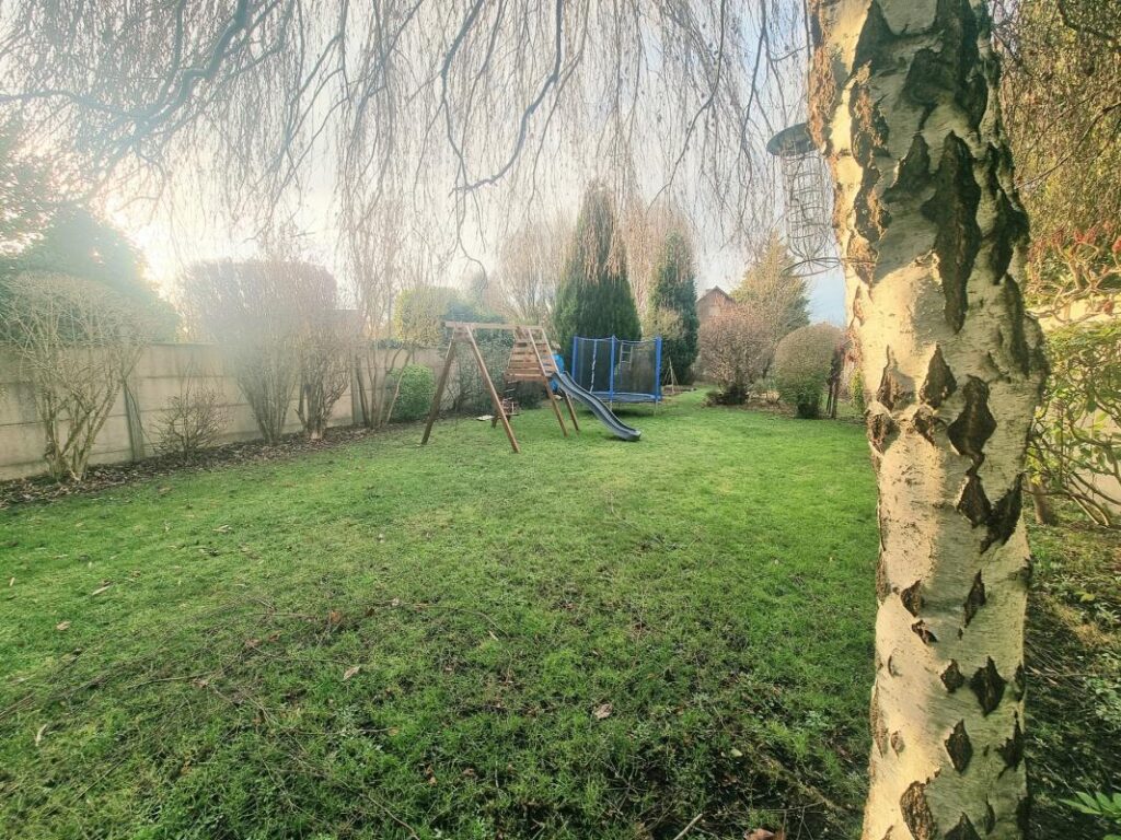 Semi plain-pied individuel, 5 chambres avec T2 indépendant – 7 pièces – 5 chambres – 125 m²