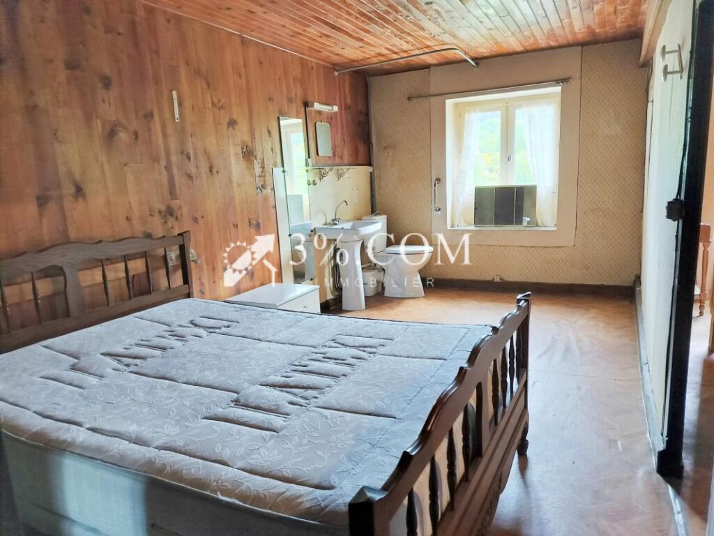 Propriété en pierre de 195m2 habitables et toutes ses dépend – 8 pièces – 5 chambres – 195 m²