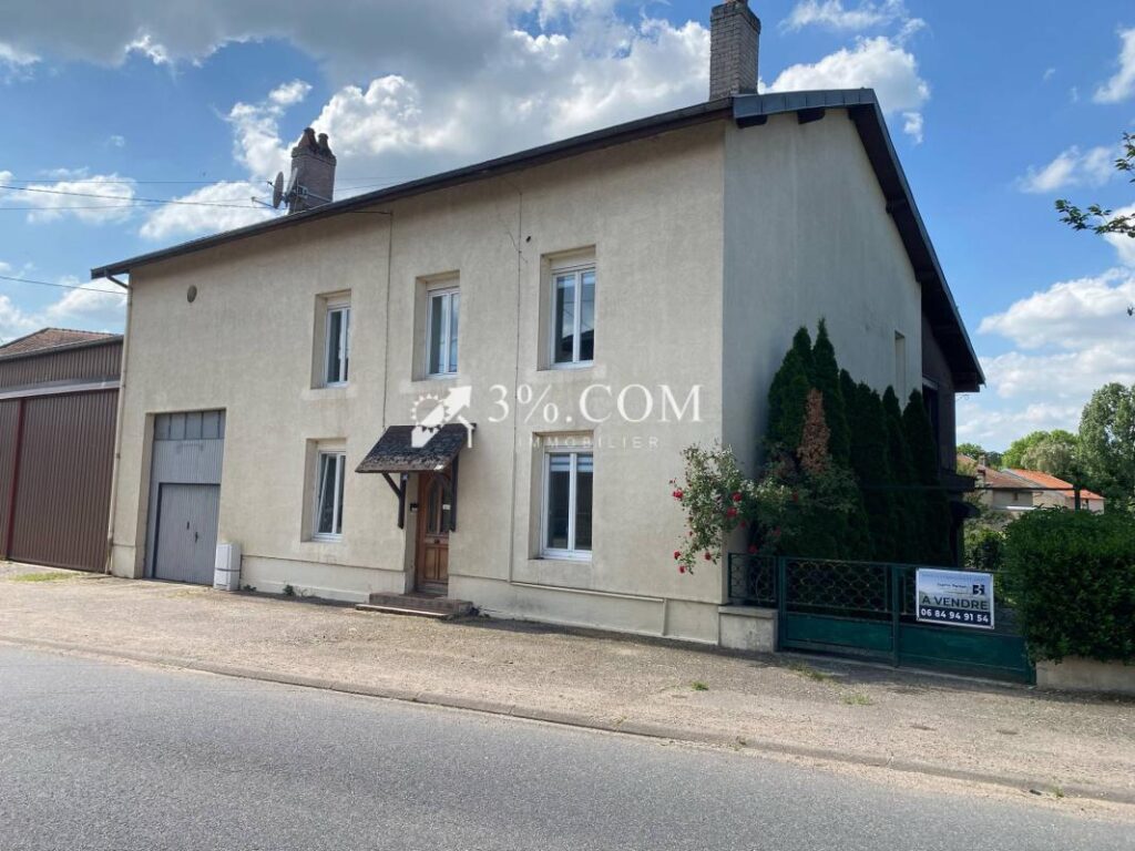 MAISON DE VILLAGE 210 M2 – TERRAIN 868 M2 – 8 pièces – 3 chambres – 210 m²