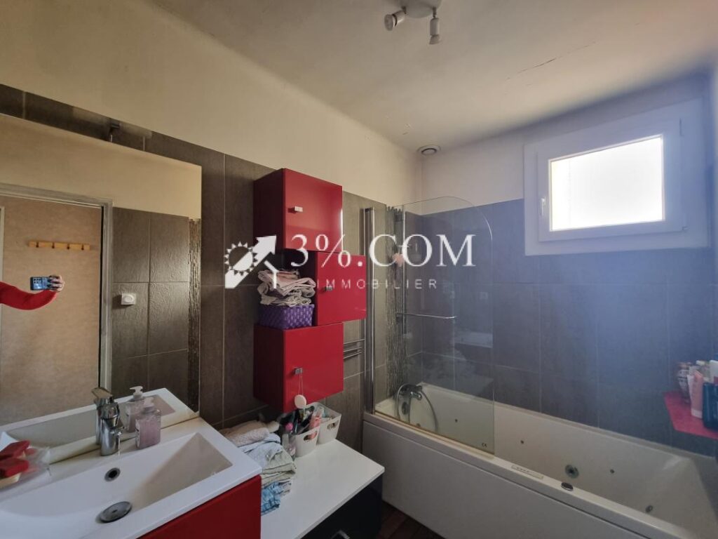 MAISON 119 m2 RENOVEE EN 2020 – 2 NIVEAUX – 3 CHAMBRES – TER – 6 pièces – 3 chambres – 119 m²