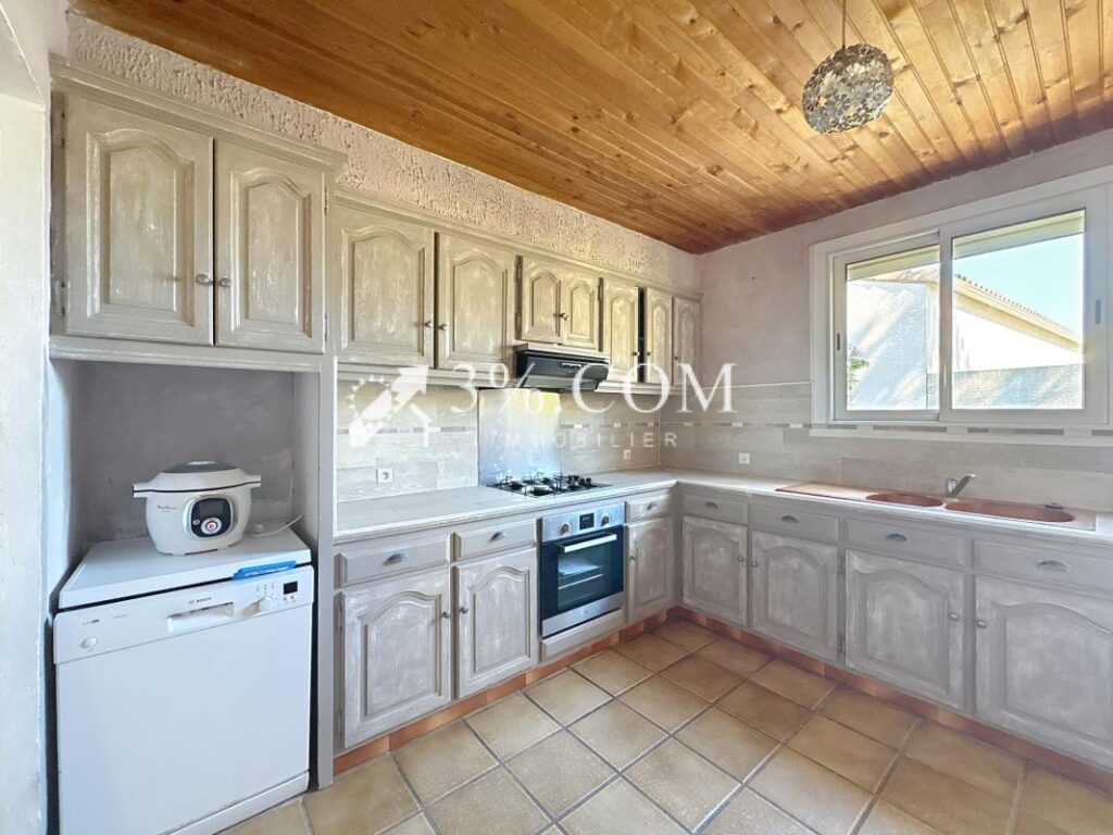 Charmante Maison de 178 m2 +Local professionnel de 150 m2 d – 8 pièces – 4 chambres – 178 m²