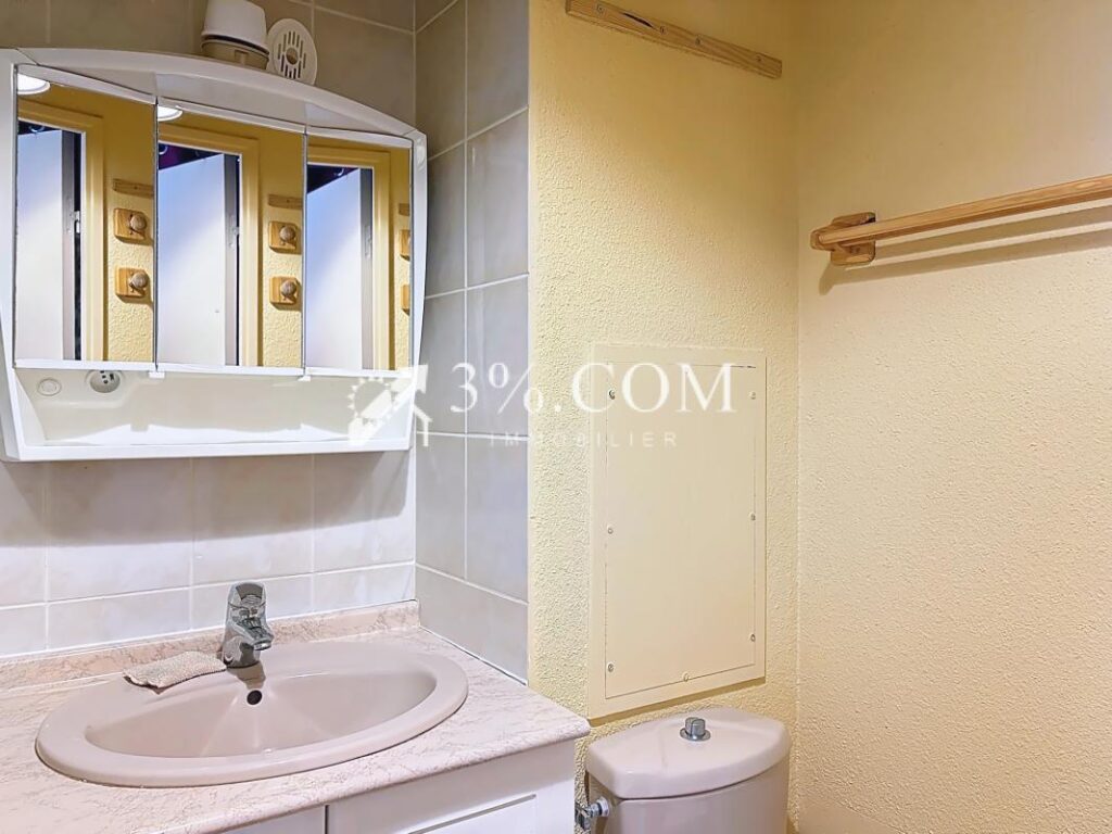 Studio de 24.85 m2 avec loggia, cellier & parking à Gruissan – 1 pièce – NR chambres – 24 m²