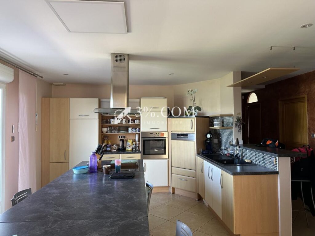 Maison individuelle 7 pièces dont 4 chambres 164 m2 TOUL – 7 pièces – 4 chambres – 164 m²