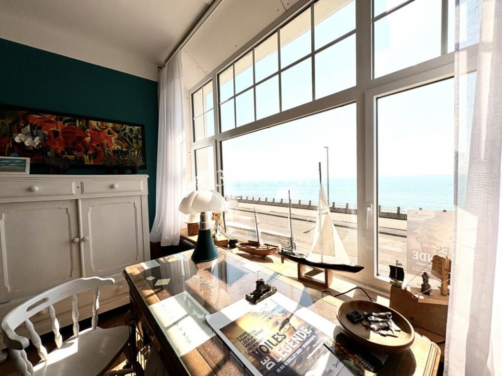 APPARTEMENT ET VUE MER EXCEPTIONNELS – 5 pièces – 2 chambres – 134 m²