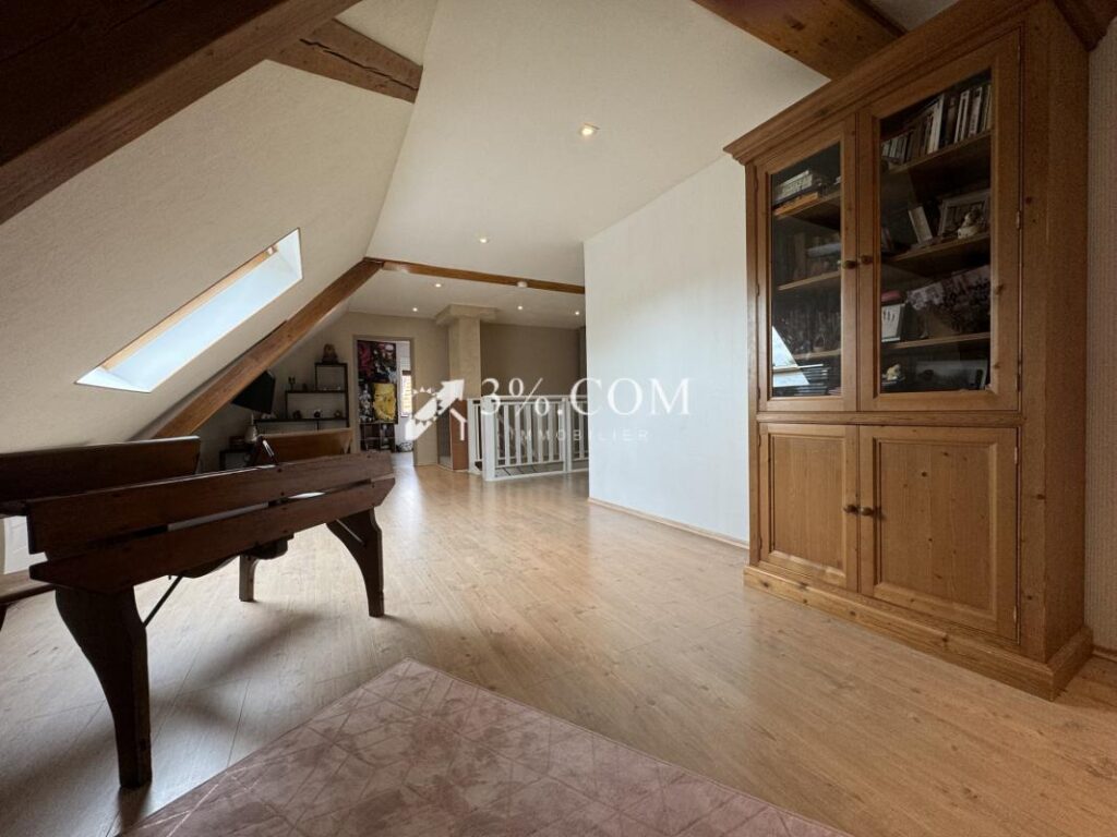 3%COM Très belle demeure avec piscine – 8 pièces – 5 chambres – 251 m²