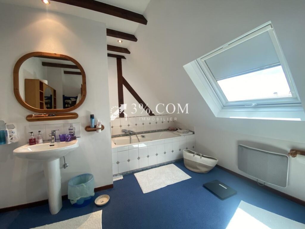 3%COM Belle propriété avec piscine intérieure sur 16 ares – 8 pièces – 5 chambres – 225 m²