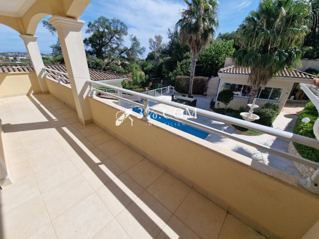 Luxueuse villa avec vue sur l’Estérel – 15 pièces – 11 chambres – 300 m²