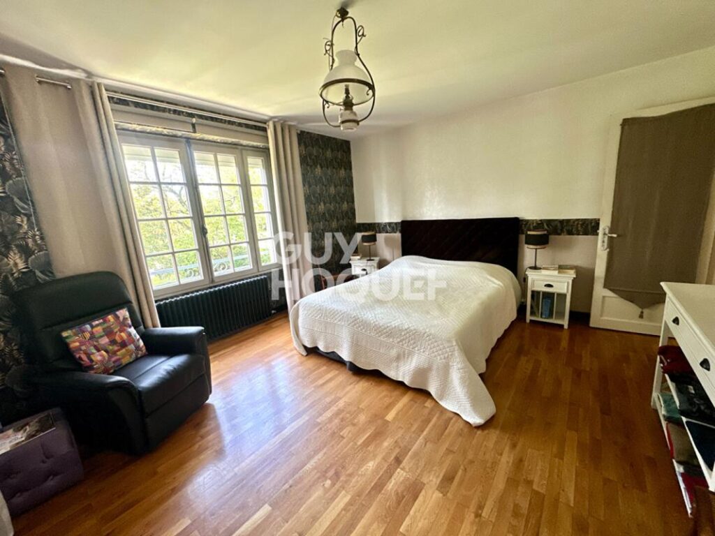 Maison à Foussais-Payré – 5 pièces – 6 chambres – 221 m²