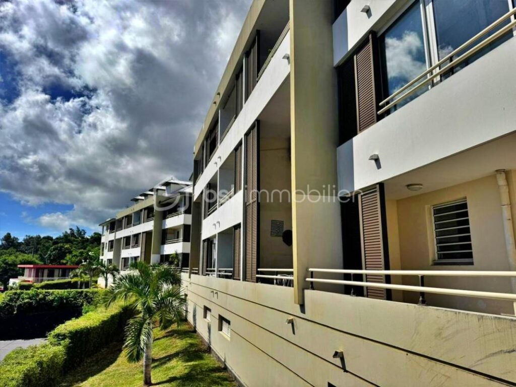 🌅 T4 DUPLEX – DERNIER ÉTAGE – VUE MER – CENTRE-VILLE LES AVIRONS 🌅 – 4 pièces – 3 chambres – 81 m²