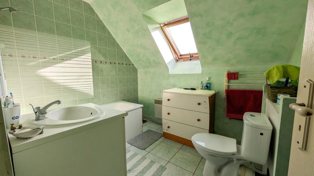 Pavillon individuel de 2000 – 3/4 Chambres – Terrain 1645 m² – 6 pièces – 4 chambres – 92 m²