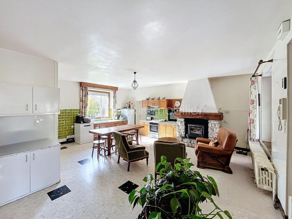 MAISON DE CARACTERE AVEC DEPENDANCE ET PARC ARBORE – 10 pièces – 6 chambres – 335 m²