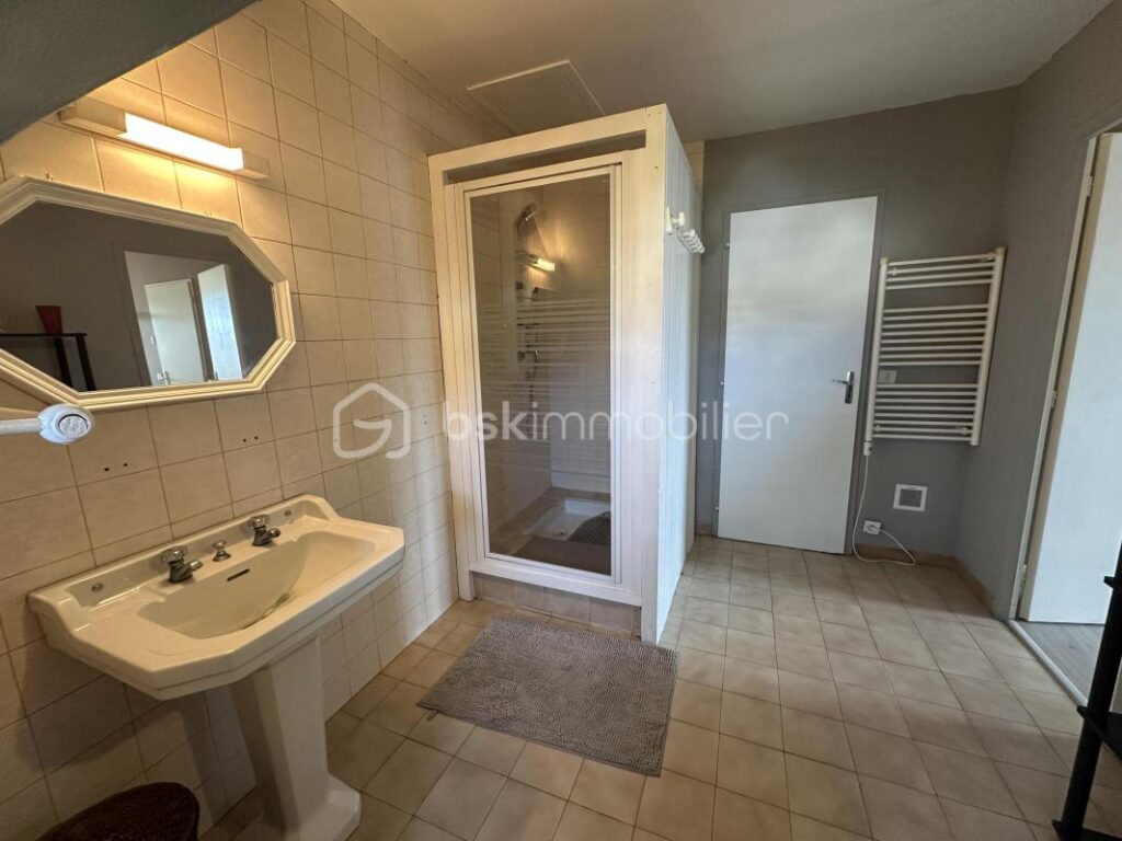 Magali et Cécile ISENBART vous proposent : – 6 pièces – 5 chambres – 134 m²