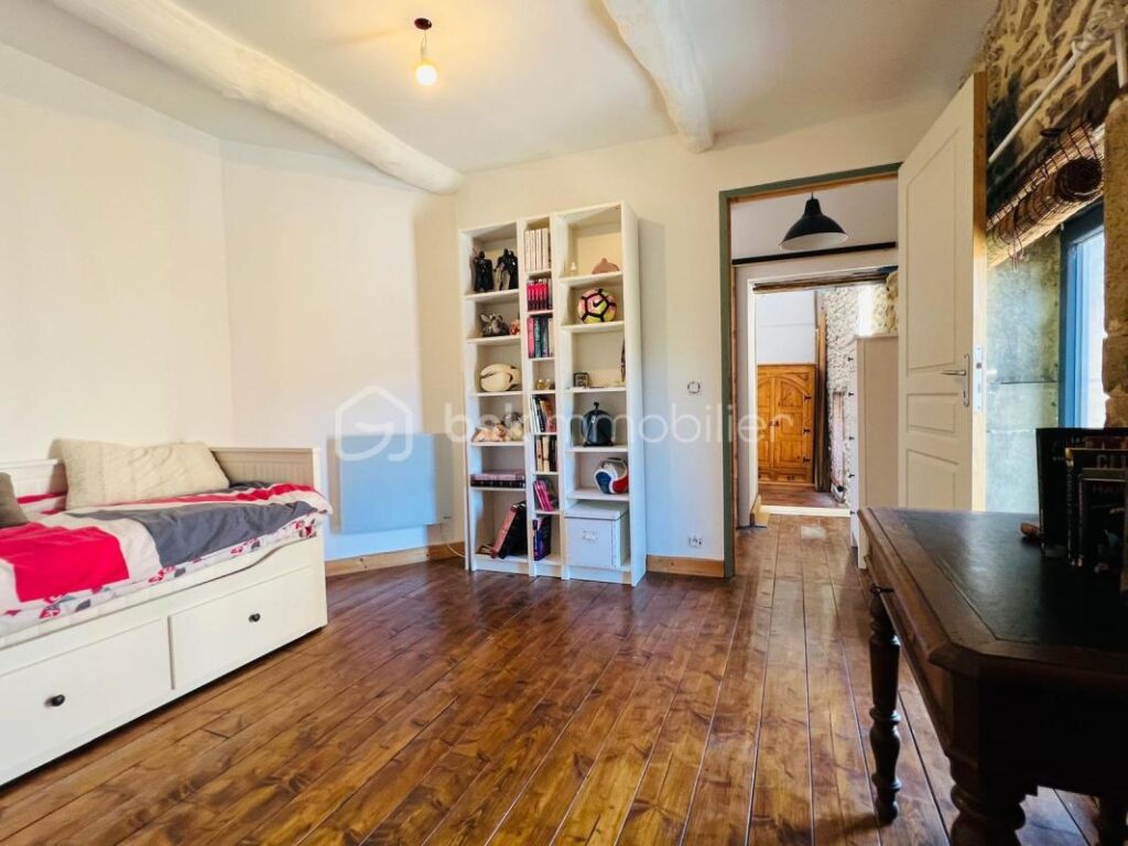 MAISON T3 AVEC TERRASSE – CHARME DES PIERRES DOREES ET DU BOIS – 3 pièces – 2 chambres – 93 m²