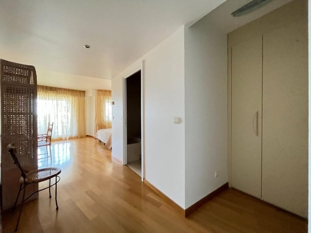 NICE OUEST – AV. DE LA LANTERNE / FABRON 4P – 120 m² – Terrasses 48 m² – Vue mer – Clim – Piscine – Garages – 4 pièces – 3 chambres – 120 m²