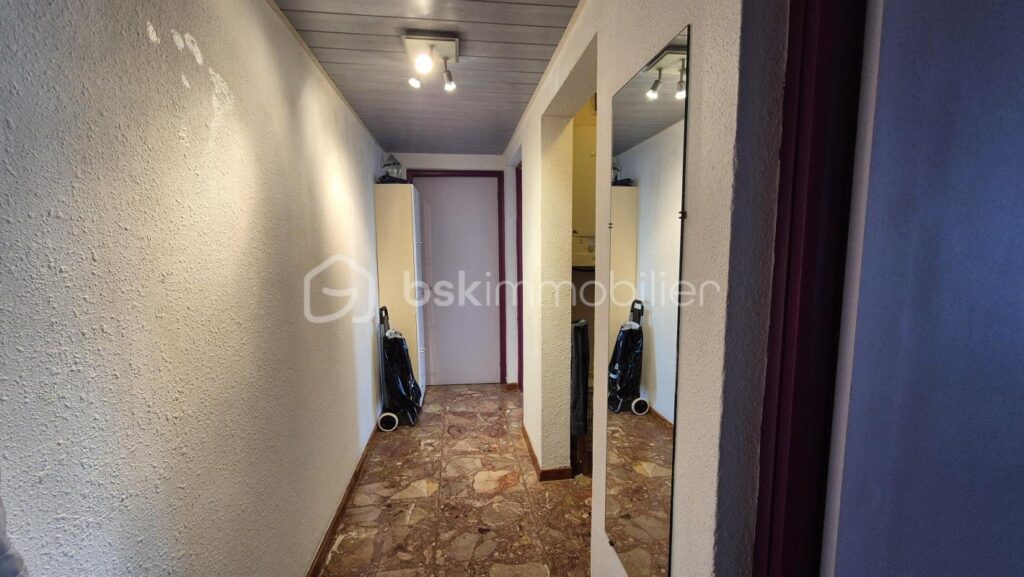 A VENDRE APPARTEMENT T3 DE 56M² A SAINT CYPRIEN PLAGE – COTE PORT – VUE MER ET PORT DE PLAISANCE – DEUX CHAMBRES – LOGGIA – PARKING PRIVE – CAVE INDIVIDUELLE – ASCENSEUR – 3 pièces – 2 chambres – 56 m²