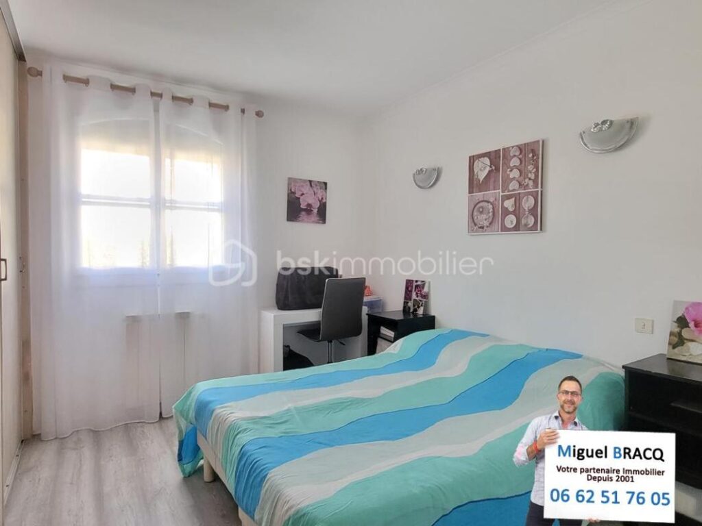 Exclusivité – Dans le village prisé de Poilhes, belle Languedocienne de plain pied sur 1000 m² de terrain avec piscine – 4 pièces – 3 chambres – 135 m²