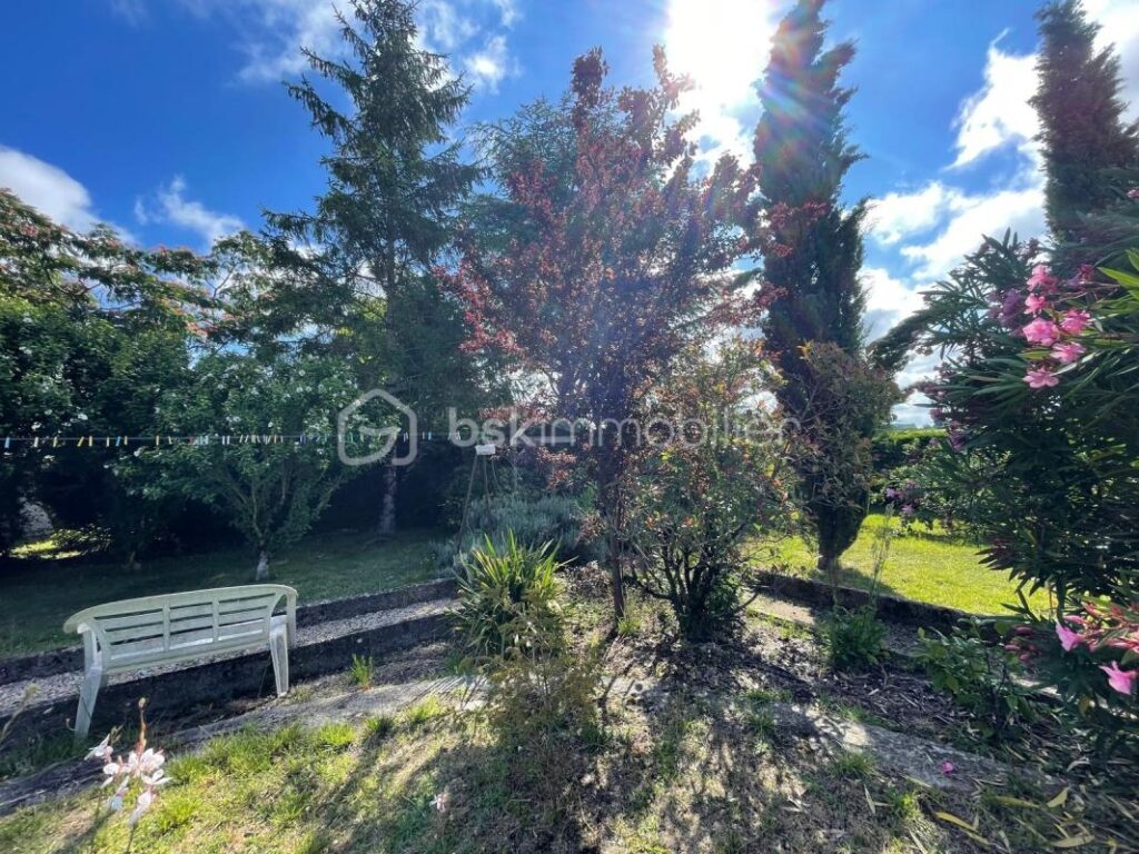 Exclusivité BSK Immobilier – Maison d’exception au cœur de la nature, à 2 minutes du centre-ville – 5 pièces – 3 chambres – 91 m²