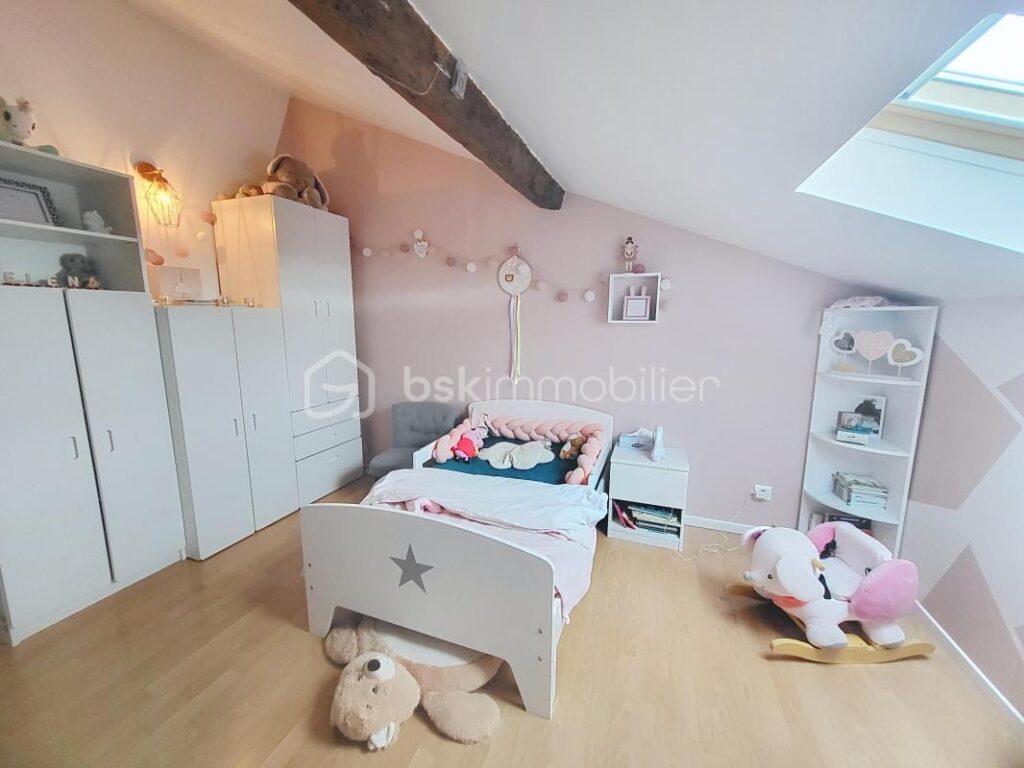 MAISON EN PIERRE- 4 CHAMBRES-JARDIN-PISCINE-GARAGE – 7 pièces – 4 chambres – 192 m²