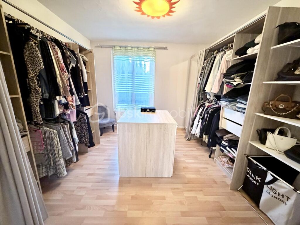 Maison familiale pleine de charme – Villeneuve-le-Comte (77) – 6 pièces – 5 chambres – 147 m²