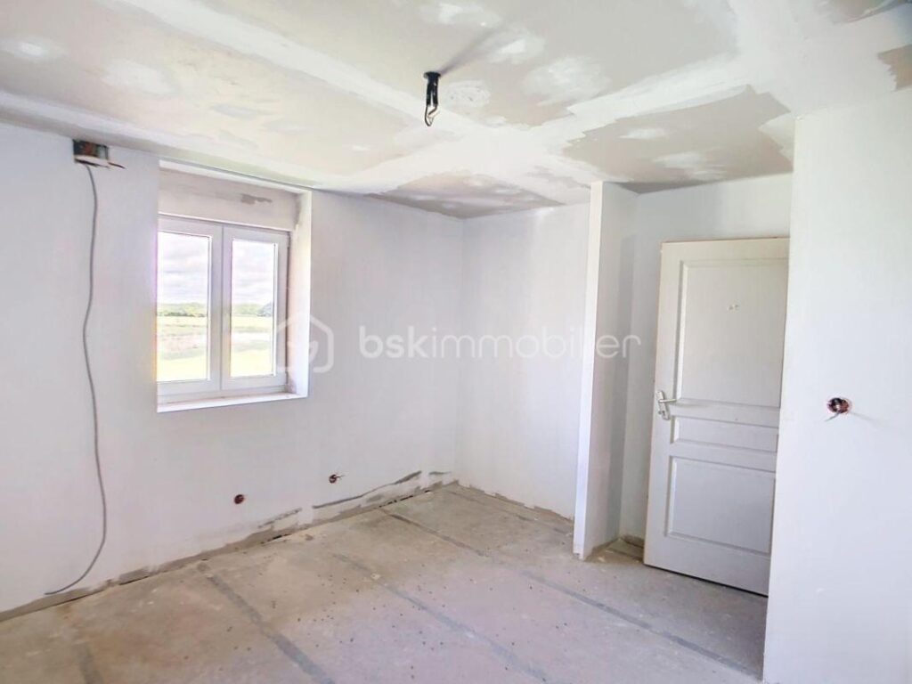 Grange à aménager – 5 pièces – 3 chambres – 215 m²