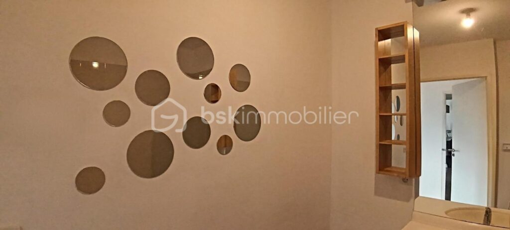 charmant trois pièces avec deux chambres de 57m2 dans immeuble récent avec 2 places de parking – 3 pièces – 2 chambres – 56 m²