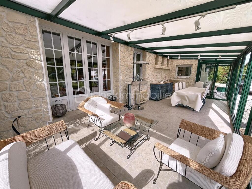 PROPRIETE DE CARACTERE – 7 pièces – 4 chambres – 210 m²