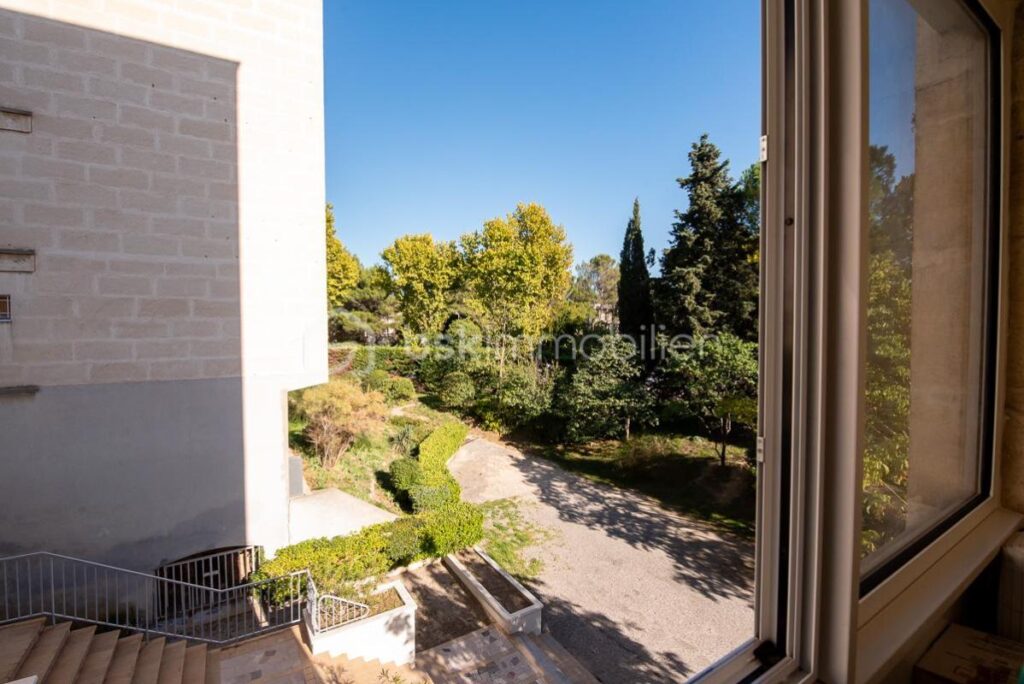 Appartement T3/4 lumineux, confortable et avec parking, très proche du centre historique d’AIX EN PROVENCE. A DECOUVRIR SANS TARDER! – 3 pièces – 2 chambres – 76 m²