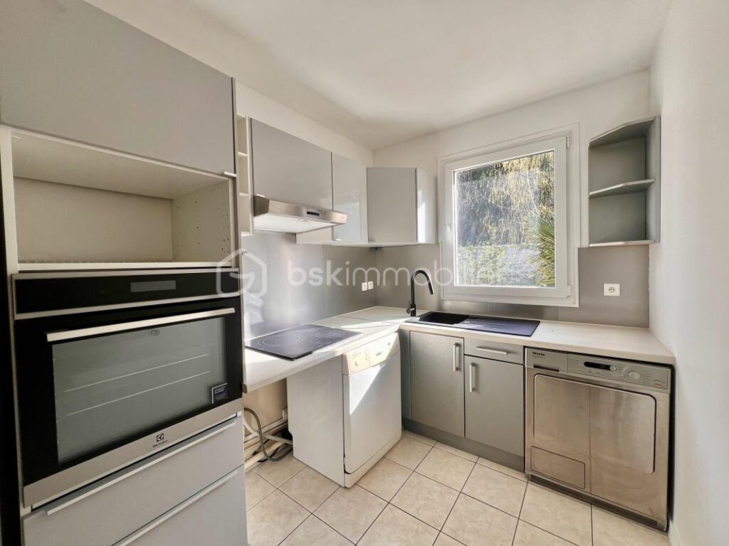 T4 en duplex avec 3 chambres lumineux de 96 m2 – 4 pièces – 3 chambres – 95 m²