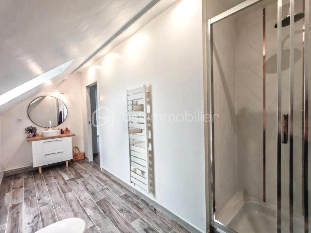 Maison familiale lumineuse avec sous-sol total et jardin – 6 pièces – 4 chambres – 126 m²