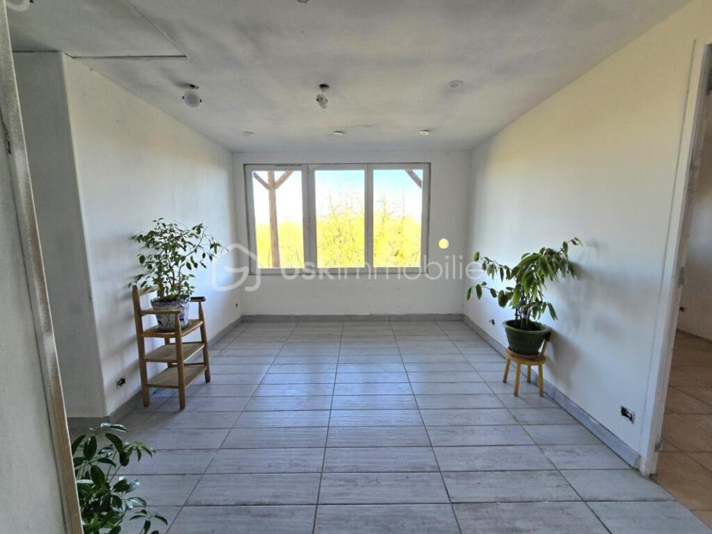 Maison avec dépendances + appartement indépendant – Vue dégagée sur la Chaîne des Puys – Impasse – Limons (63290) – 5 pièces – 3 chambres – 100 m²