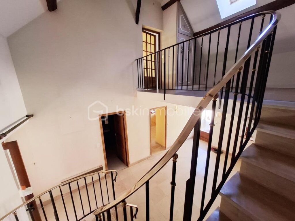 JOLIE MAISON EN PIERRE PRIX NEGOCIABLE – 4 pièces – 2 chambres – 91 m²