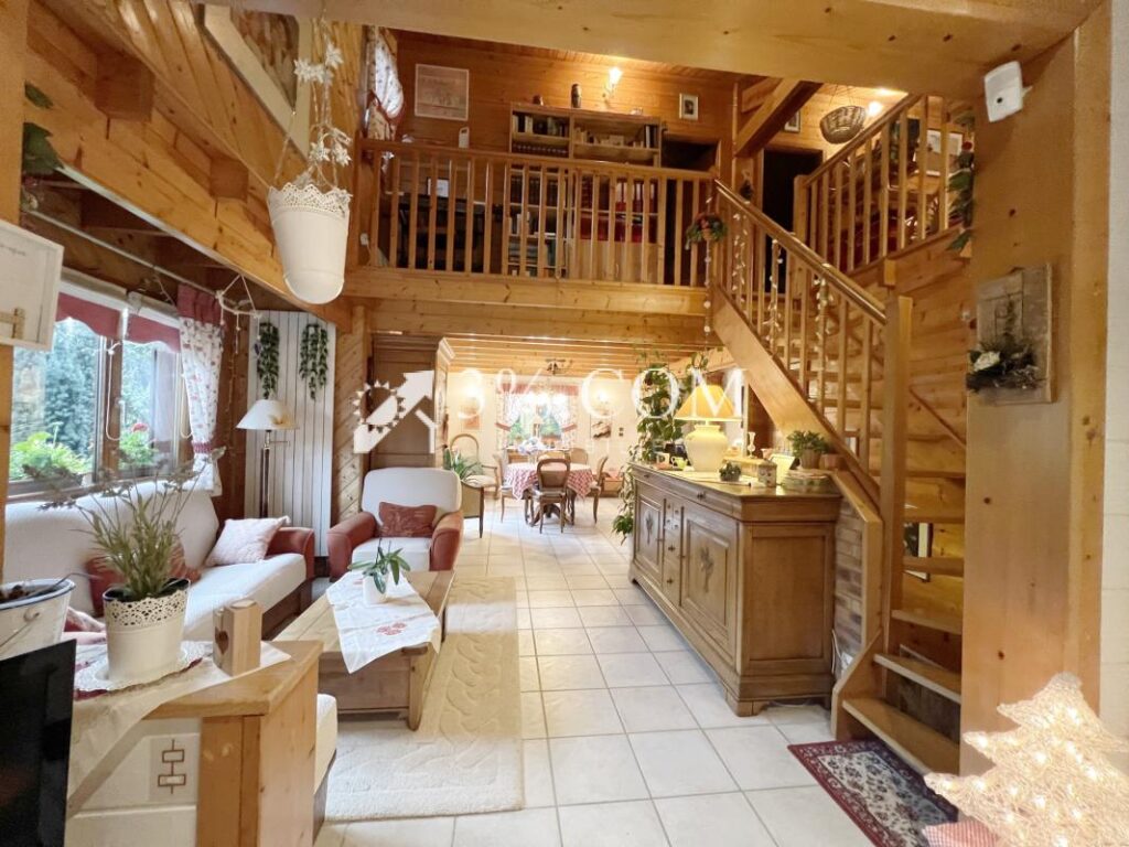 Chalet de Caractére + 5000 M2 Terrain 147 m2 – 9 pièces – 4 chambres – 147 m²