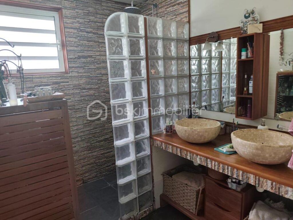 Villa familiale avec piscine et jacuzzi – 7 pièces – 6 chambres – 153 m²