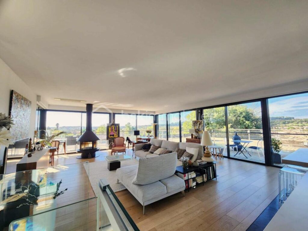 À Pézenas, superbe villa d’architecte – 3 pièces – 3 chambres – 180 m²