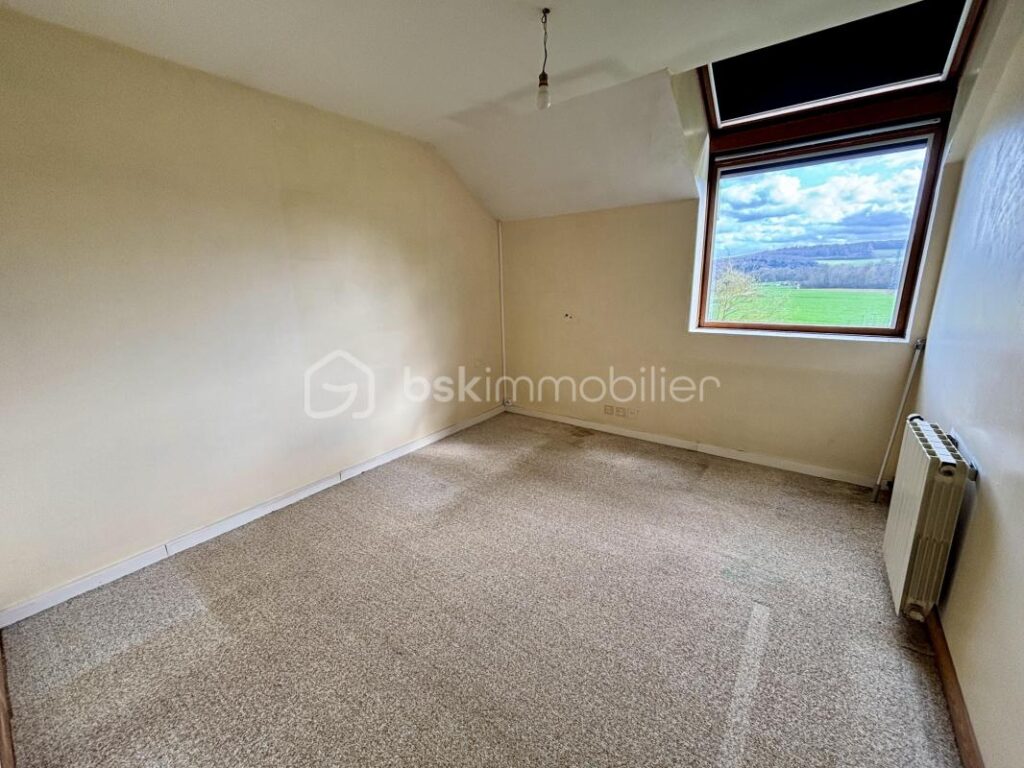 Belle maison T7 d’architecte à rafraîchir avec garage et jardin à Saint-Marceau – 7 pièces – 5 chambres – 165 m²