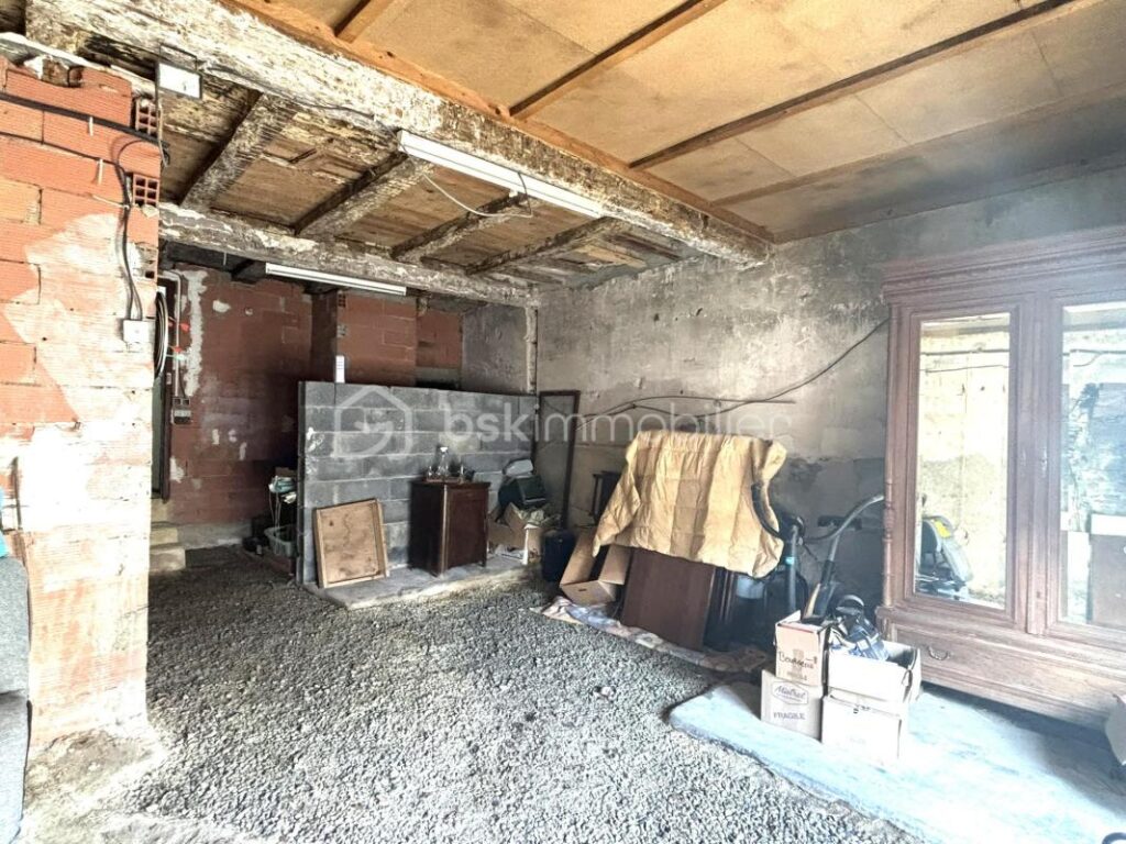 Maison de village avec garage et grenier aménageable – jardin non attenant – 4 pièces – 2 chambres – 75 m²