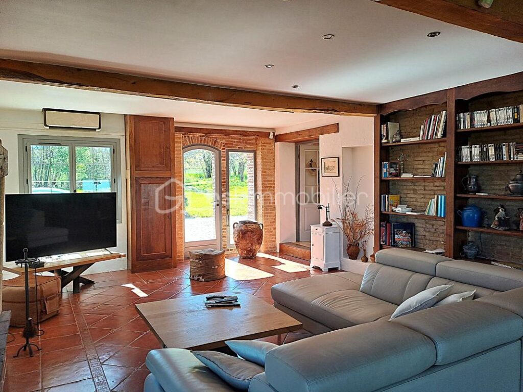 Lauragaise 230 m², piscine, parc et vue dégagée – 7 pièces – 5 chambres – 226 m²