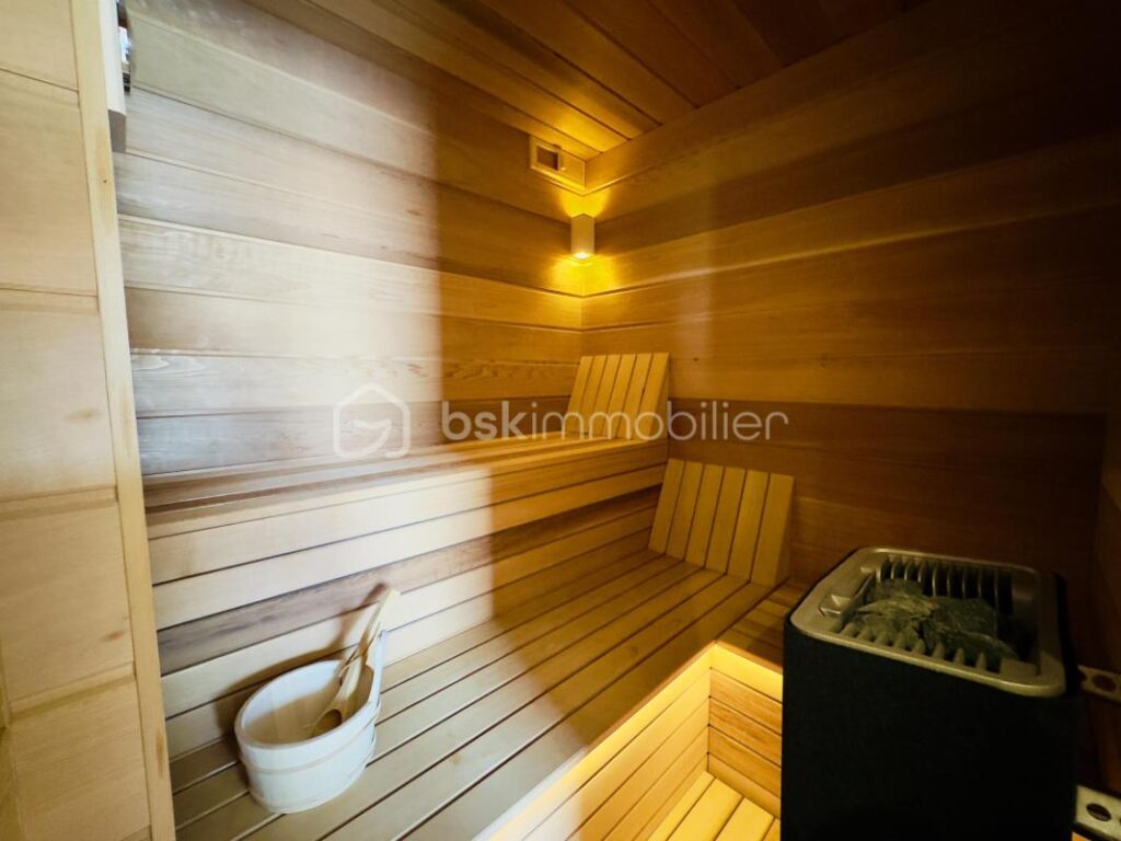 Propriété d’architecte Dunoyer – Panorama alpin exceptionnel, piscine & double habitation – Proche Annecy / Genève / Chamonix – 10 pièces – 5 chambres – 276 m²