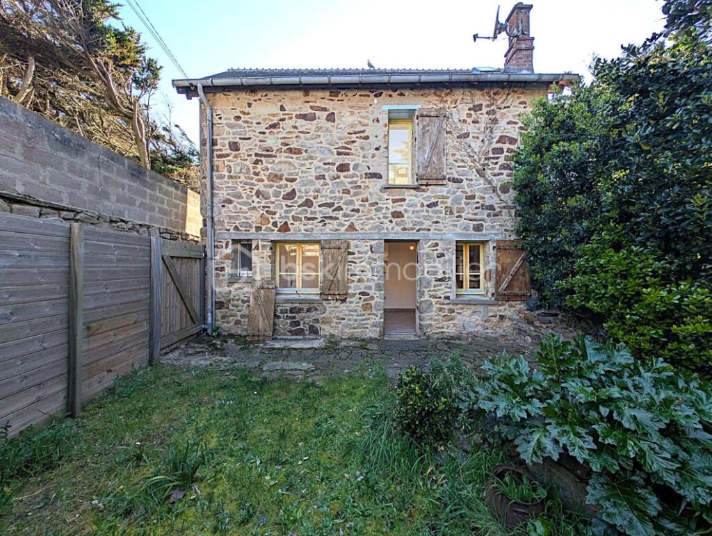 MAISON EN PIERRE FACE A LA MER – 40.78m² – CHARME – BARNEVILLE 50270 – 3 pièces – 1 chambre – 40 m²