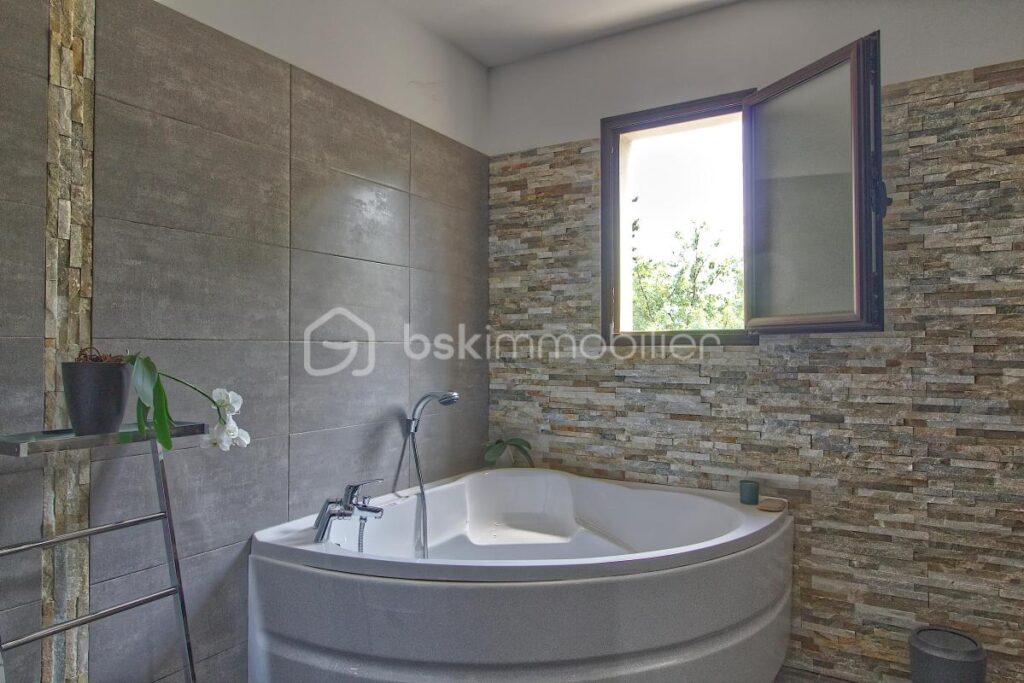 Villa contemporaine 165 M² – 6 pièces – 4 chambres – 165 m²