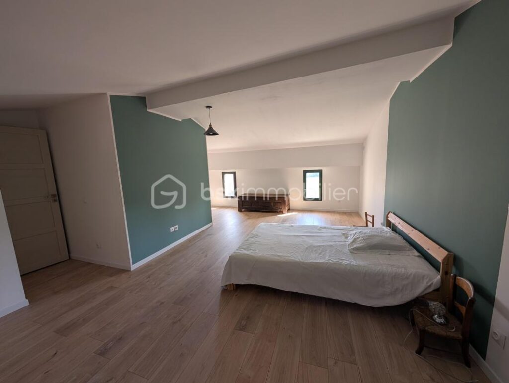 MAISON RENOVEE « ESPRIT LOFT » de 302m2 – 4 CH dont 1 suite parentale – 8 pièces – 4 chambres – 302 m²