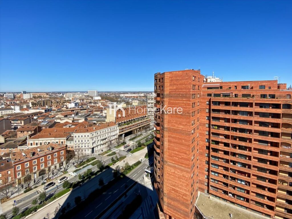 T3 Meublé hypercentre avec parking – 3 pièces – 2 chambres – 83 m²