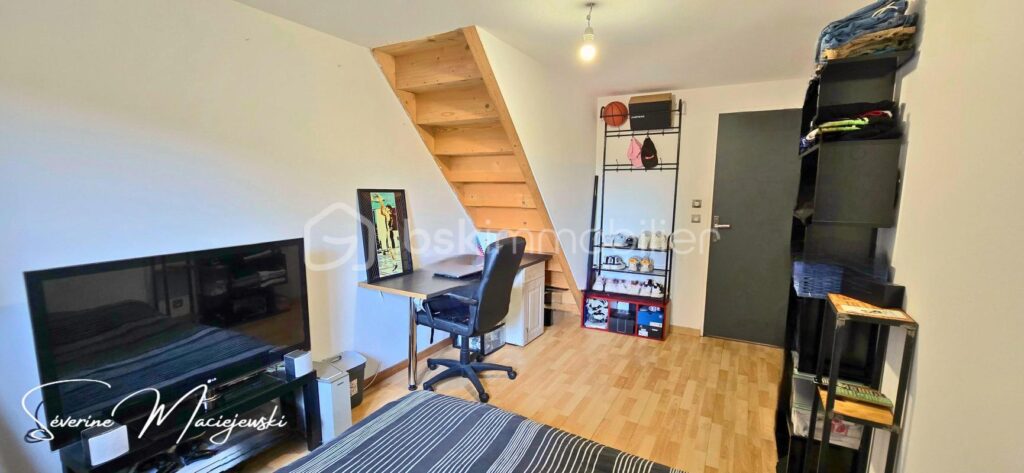 Propriété semi plain pied de 260 m² – 10 pièces – 6 chambres – 260 m²