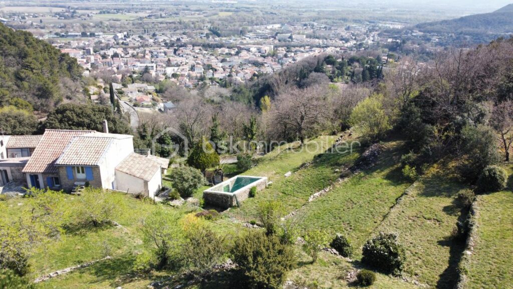 Maison Atypique avec jardin au Teil – 6 pièces – 4 chambres – 142 m²