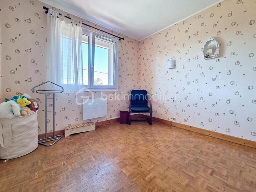 MAISON avec sous-sol total et piscine – 5 pièces – 4 chambres – 126 m²