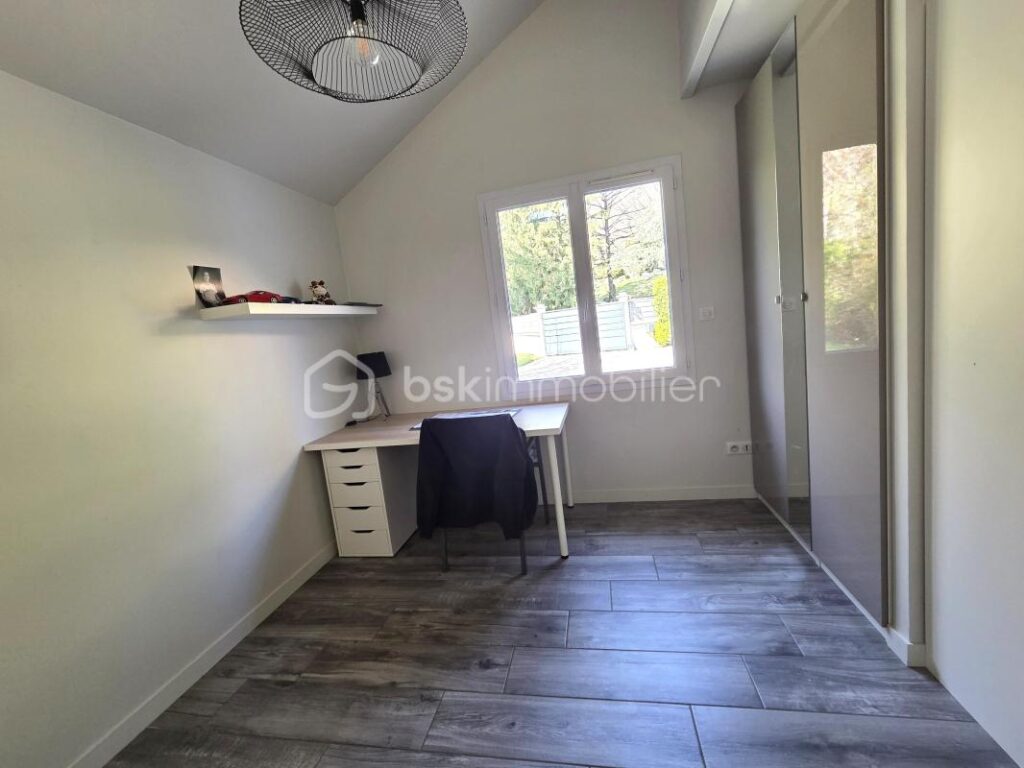 Villa contemporraine 490 000 € – 7 pièces – 5 chambres – 161 m²