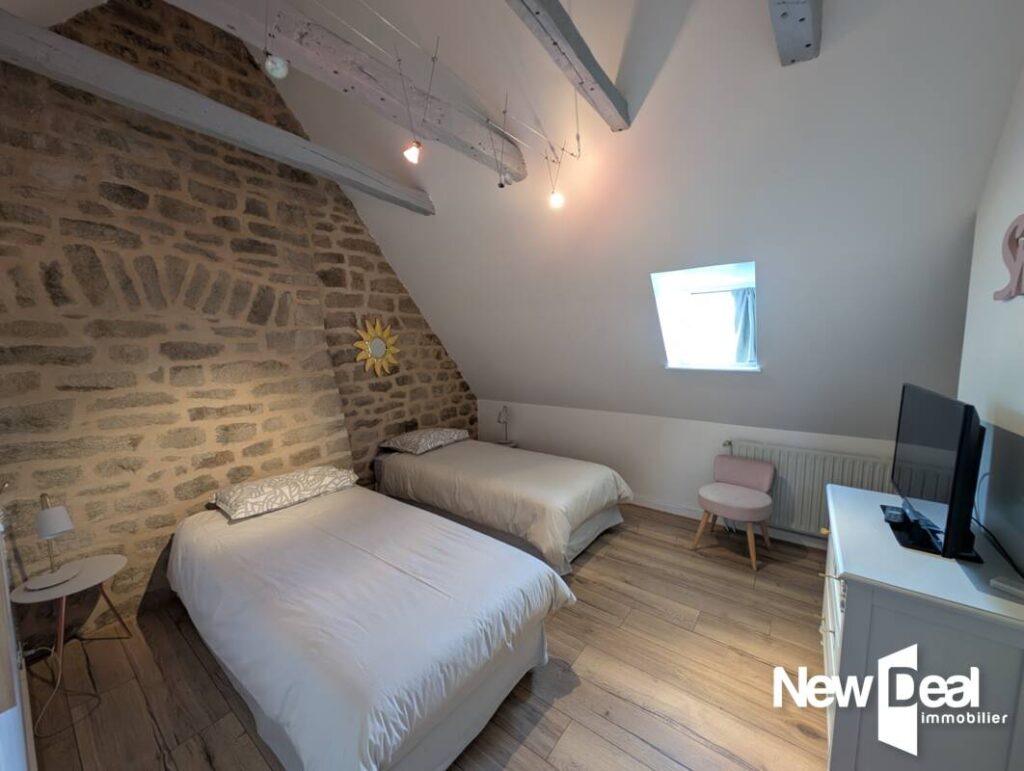 Propriété de charme en pierre – 290 m² – vue dominante – cadre d’exception – 10 pièces – 4 chambres – 230 m²