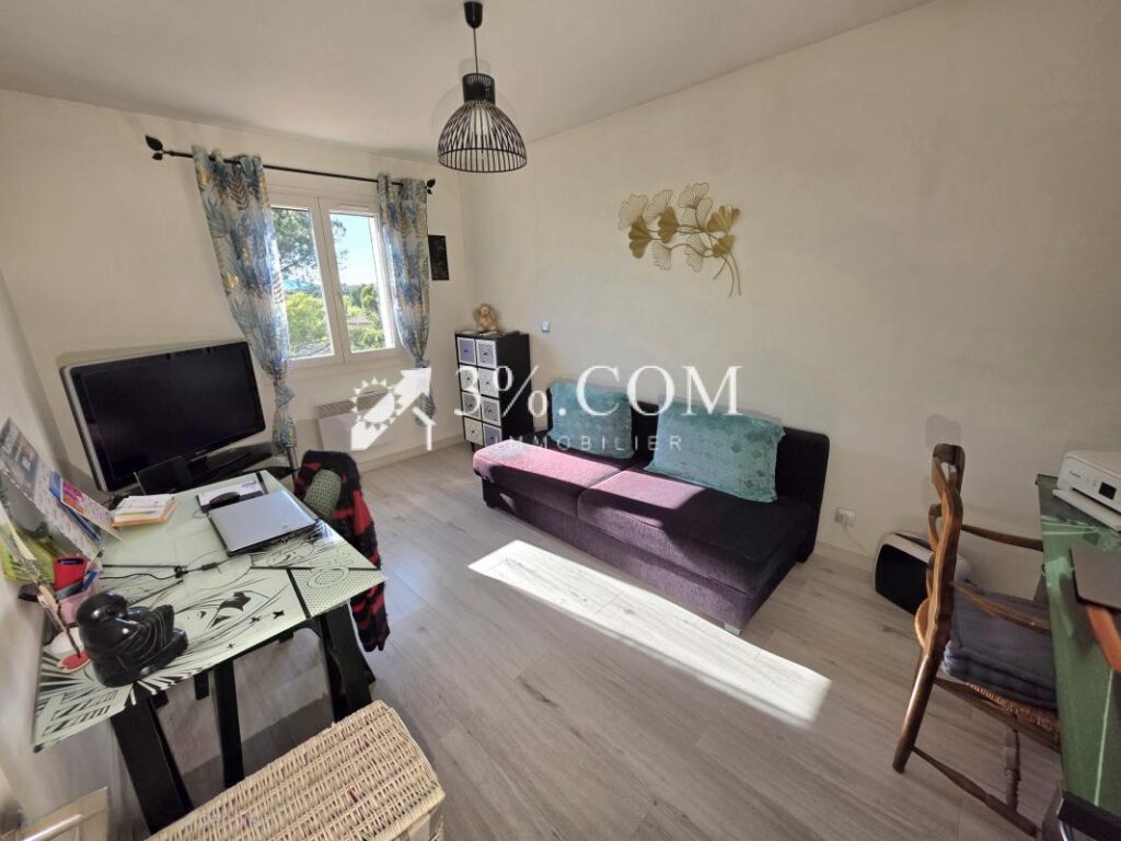 Grande villa dans quartier verdoyant – 6 pièces – 4 chambres – 145 m²