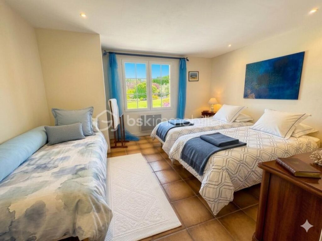 Propriété d’exception 5 chambres piscine terrain de 6800 m2 – 6 pièces – 5 chambres – 174 m²