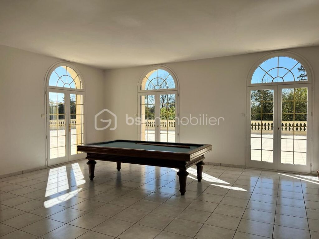 PROPRIETE D’EXCEPTION 483m2 sur un PARC DE 1,4H – 12 pièces – 8 chambres – 483 m²